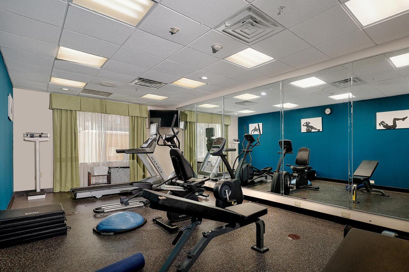 Holiday Inn Express & Suites Houston Northwest-Brookhollow By Ihg Екстериор снимка