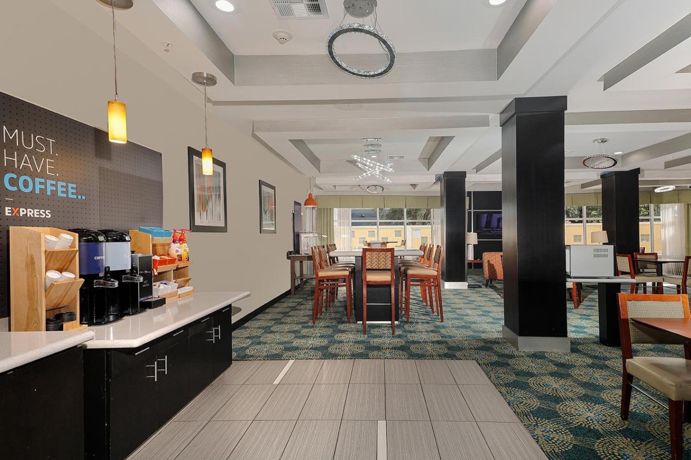 Holiday Inn Express & Suites Houston Northwest-Brookhollow By Ihg Екстериор снимка