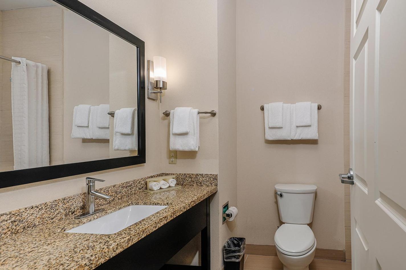 Holiday Inn Express & Suites Houston Northwest-Brookhollow By Ihg Екстериор снимка
