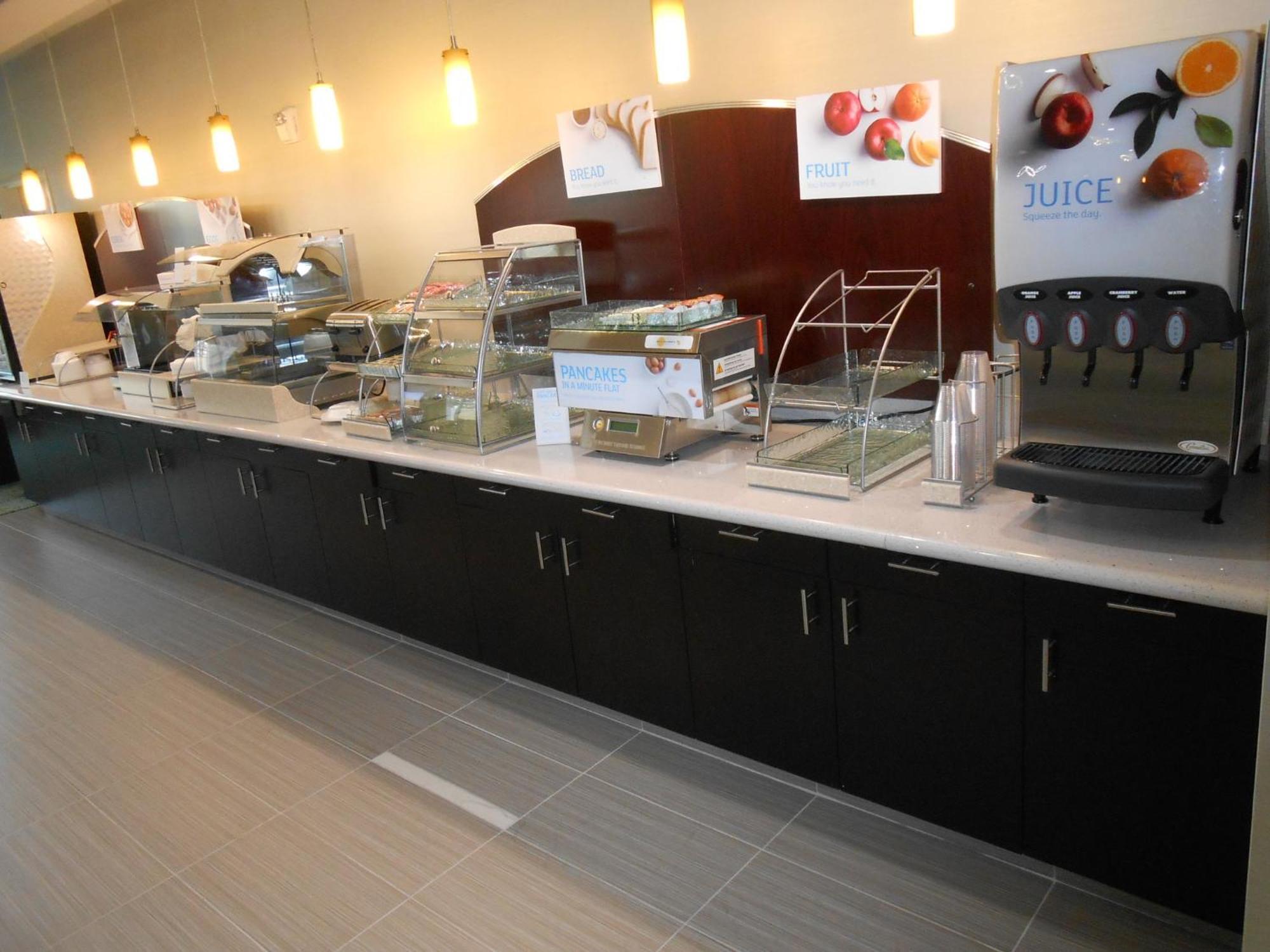 Holiday Inn Express & Suites Houston Northwest-Brookhollow By Ihg Екстериор снимка