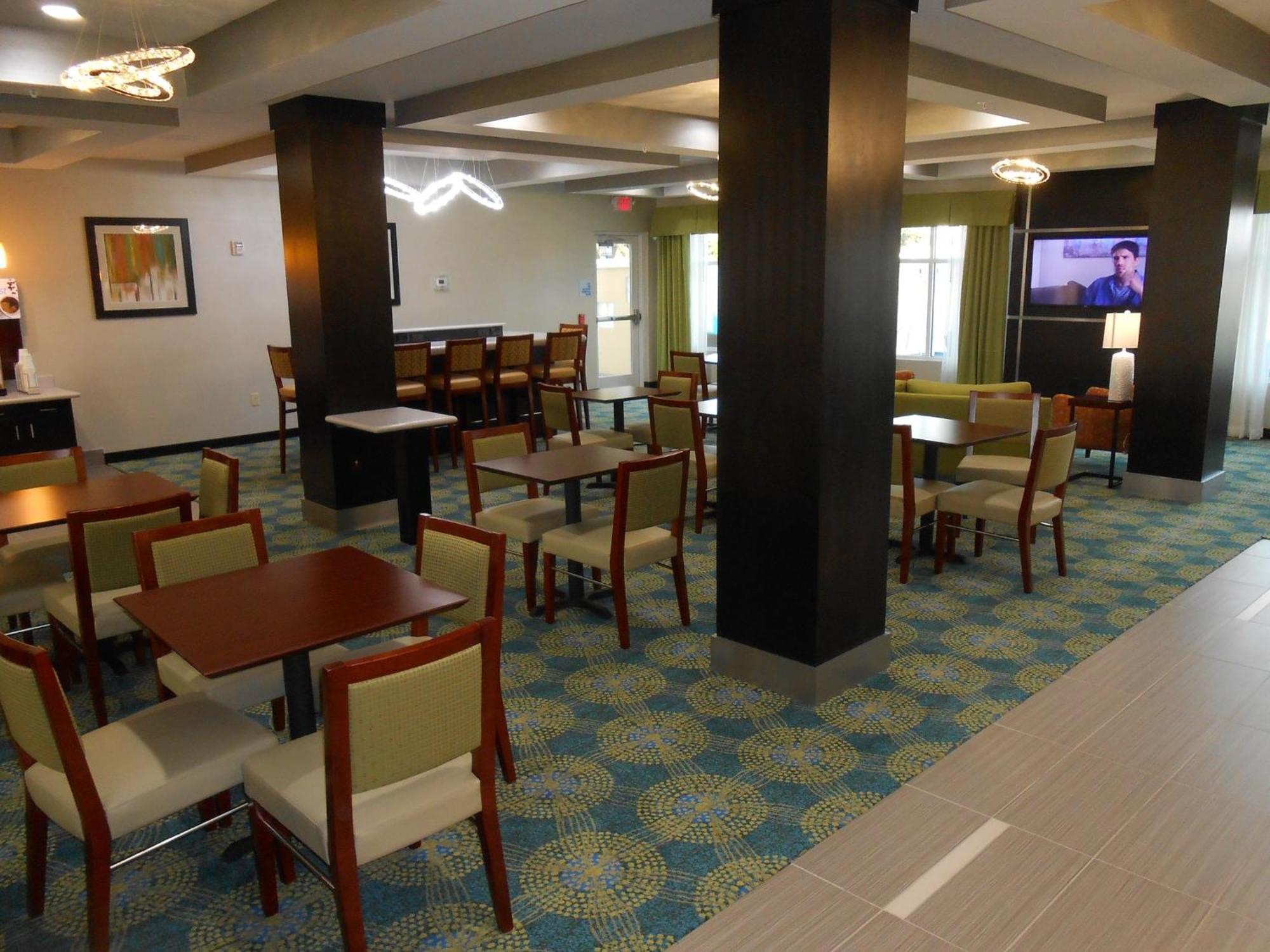 Holiday Inn Express & Suites Houston Northwest-Brookhollow By Ihg Екстериор снимка