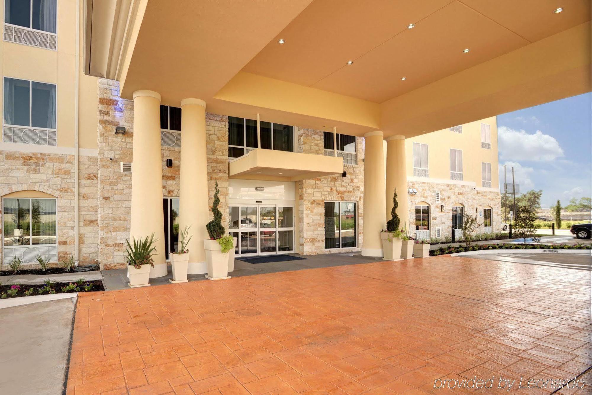Holiday Inn Express & Suites Houston Northwest-Brookhollow By Ihg Екстериор снимка