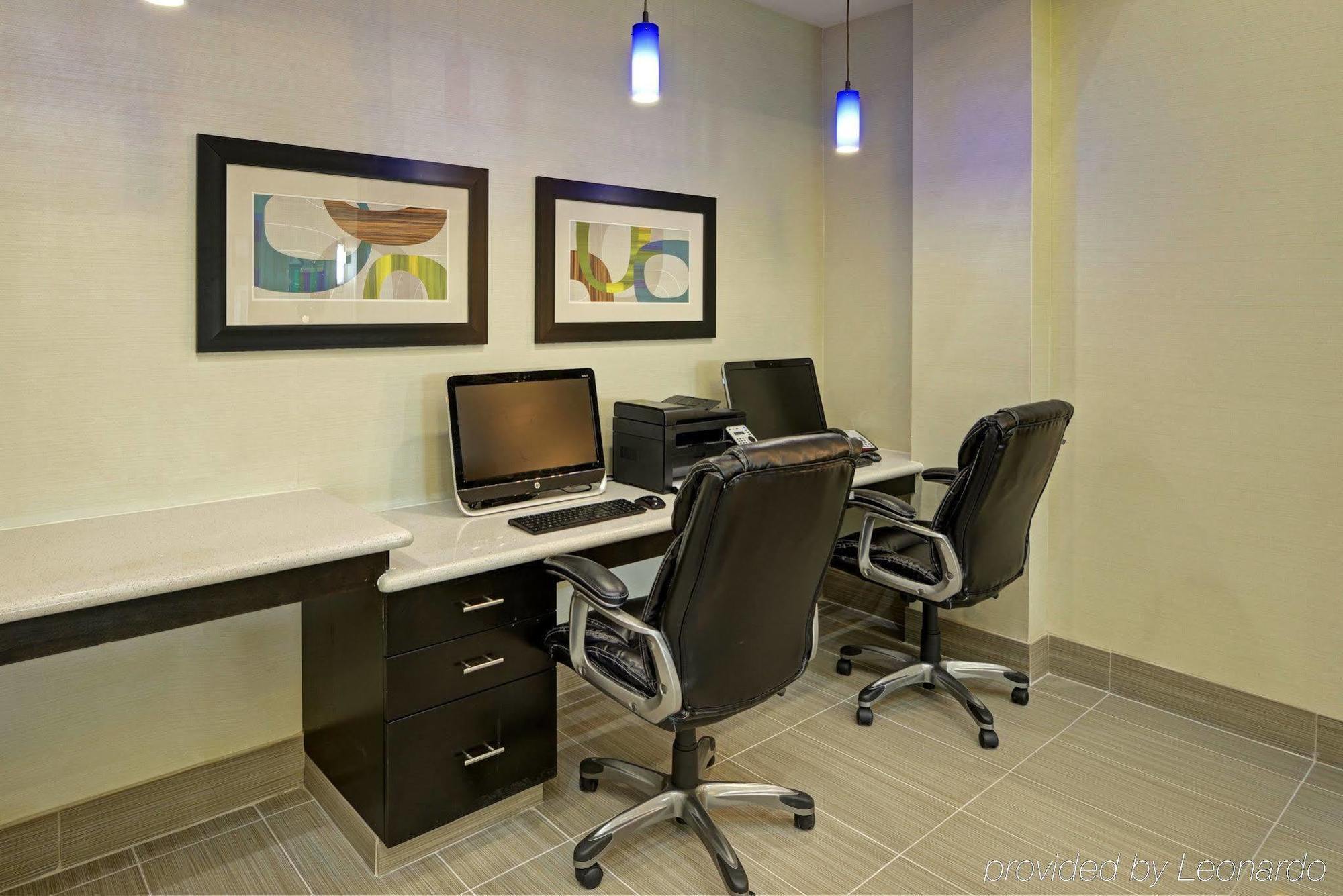 Holiday Inn Express & Suites Houston Northwest-Brookhollow By Ihg Екстериор снимка